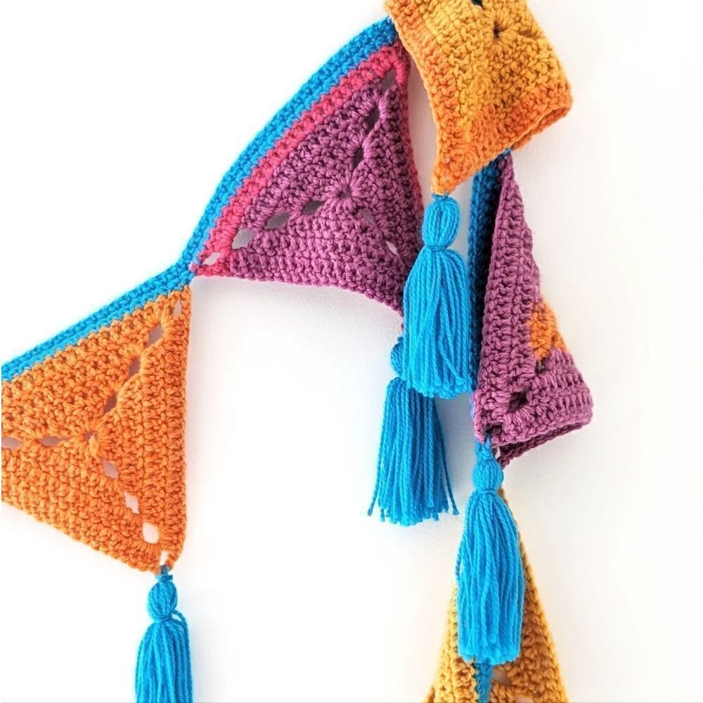 Hand Knitted Garland - Picture 3 of 5
